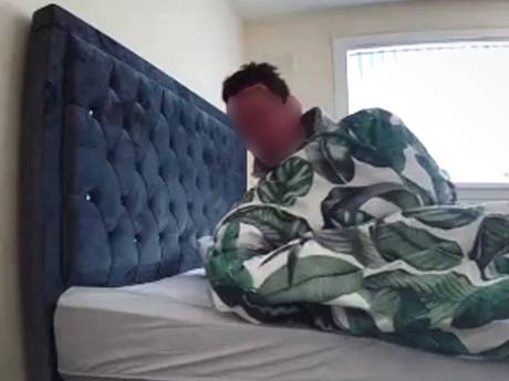 Un inconnu se faufile dans ses draps et lui envoie un message sur Facebook: “Je n’ose plus dormir chez moi”