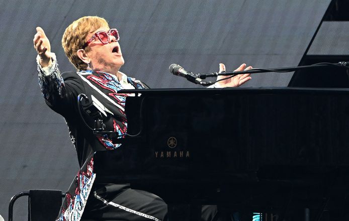 De Britse muzikant Elton John tijdens zijn optreden in Milaan in zijn laatste tour.