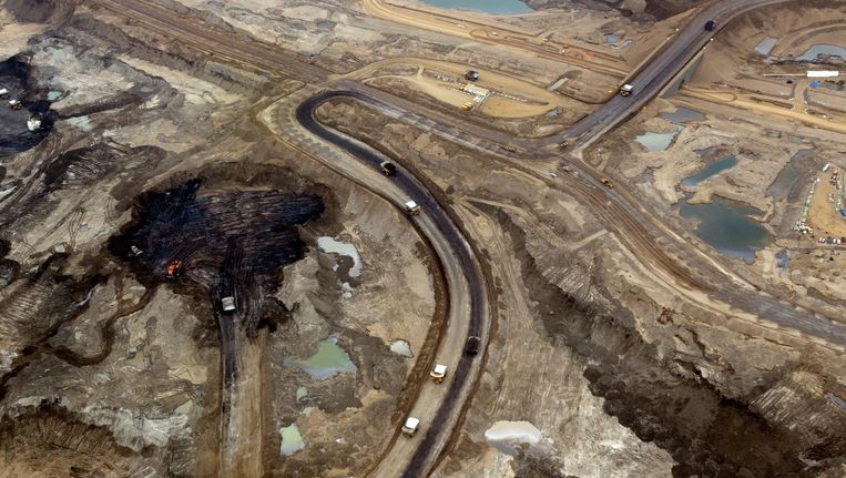 Een oliewinningsproject van Shell uit teerzand bij Fort McMurray in de Canadese provincie Alberta. Teerzandolie levert nog meer broeikasgas op dan conventionele olie. Beeld getty