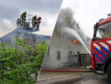 Zwaargewonde door loodsbrand bij aardbeienkweker, brandweer komt moeilijk bij vuur en zaagt dak open