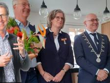 Een lintje geheimhouden in een klein dorp? Ja doei, dat lukt dus echt niet 