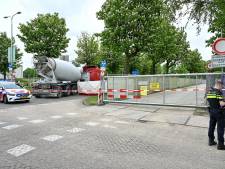 Fietsster ernstig gewond als ze onder betonmixer belandt bij bouwplaats in Tilburg