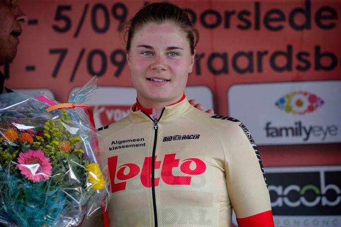 Koers Kort Ccc Nieuwe Hoofdsponsor Wielerploeg Vos Roglic Nieuwe Leider In Groot Brittannie Na Winst In Ploegentijdrit Wielrennen Hln Be