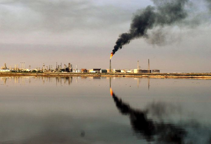 Een olieraffinaderij in Basra, Irak. (Archieffoto)