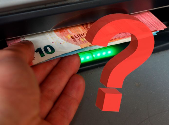 Wie heeft er hier geld gepind, maar is vergeten het geld uit de ...