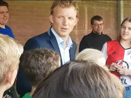 Honderden fans bij wedstrijd van VV Capelle door deelname Kuyt