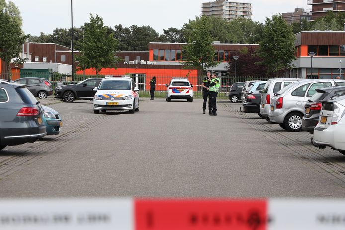 Jsavv werd op het parkeerterrein van het MBO Rijnland neergeschoten.