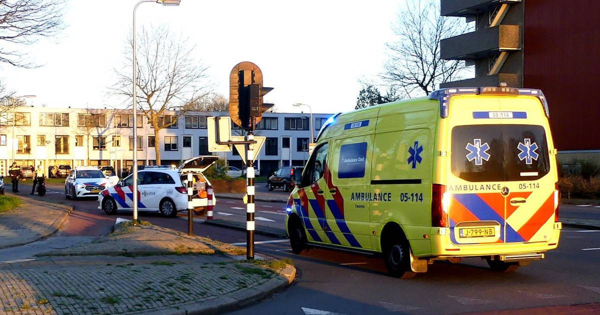 Gewonde bij ongeval met scooter in Enschede, bestuurder aangehouden.