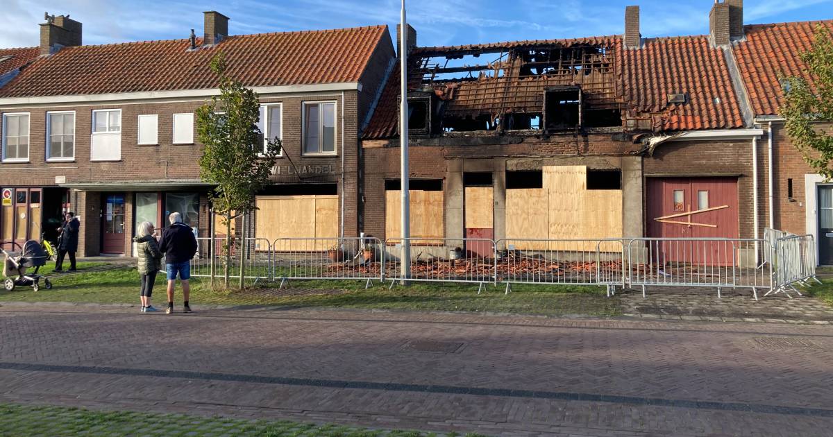 Willy en Connij zagen hun fietsenwinkel in vlammen opgaan: ‘Fotoalbums, platencollectie, alles weg. 