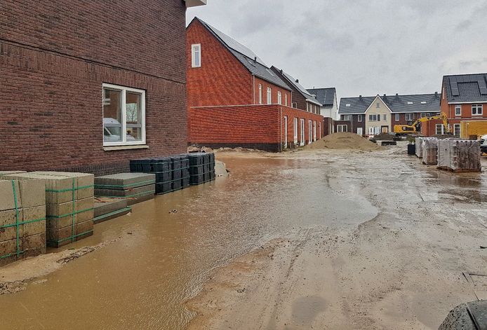 Het water kan niet weg op het KVL-terrein