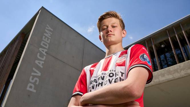 PSV-talent en kersvers debutant Jesper Uneken (18) heeft profijt van de adviezen van zijn bekende vader Peter: ‘Hij kent deze wereld’