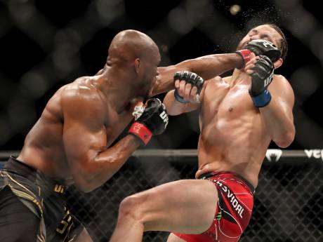 UFC Kampioen Usman zet zegetocht voort met knock-outwinst op Masvidal