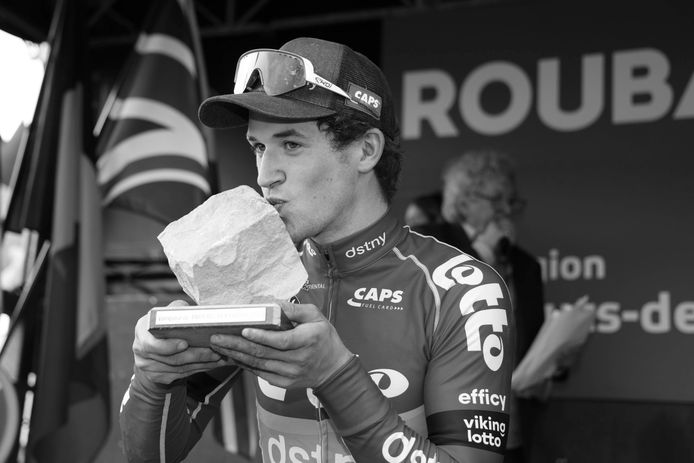Tijl De  Decker eerder dit jaar na winst in Parijs-Roubaix voor beloften.