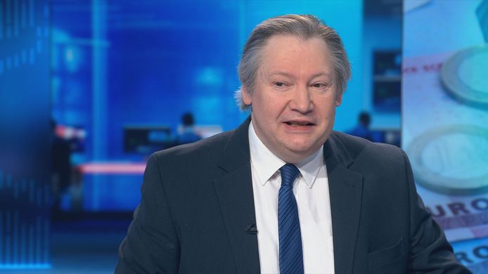 Geldexpert Paul D'Hoore op de set bij VTM Nieuws