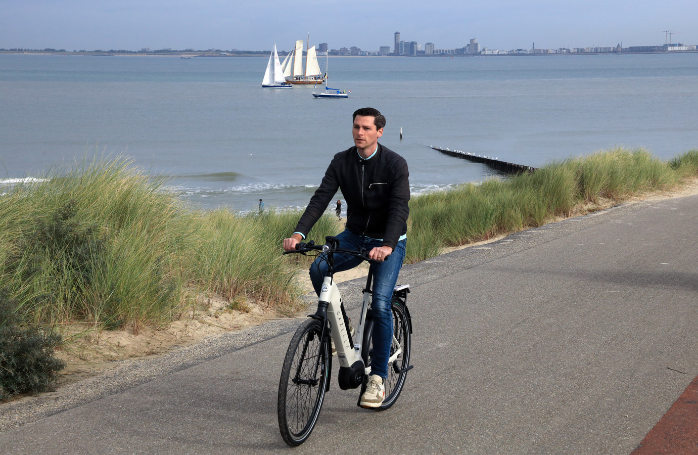 Elektrische fiets kan op vier plaatsen gemeente Sluis straks misschien in heel Zeeland | Foto | bndestem.nl