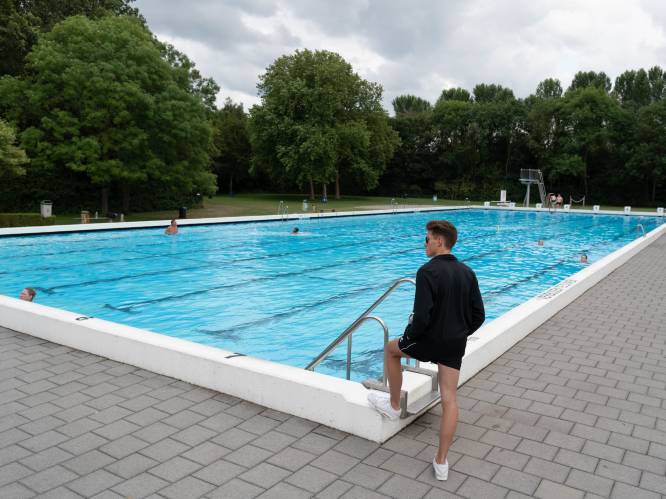Jaar effectieve celstraf voor aanrakingen onder water in zwembad