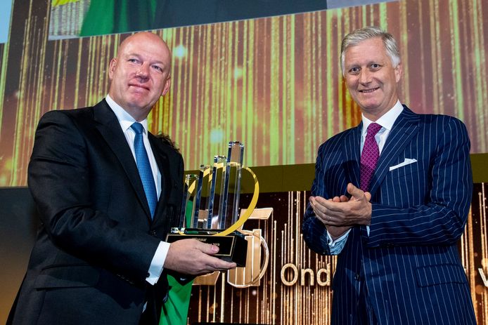 Eddy Duquenne, de CEO van Kinepolis, mocht vorig jaar de prijs van 'Onderneming van het Jaar' in ontvangst nemen van koning Filip.