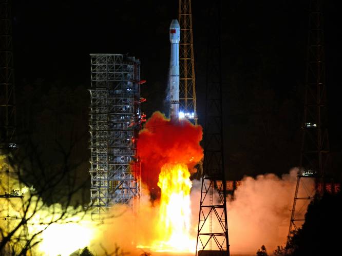 China lanceert sonde die donkere zijde van de maan moet verkennen