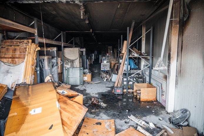 De schade in het magazijn van Lentjes Droomkeukens en Woonoutlet Huissen is groot.