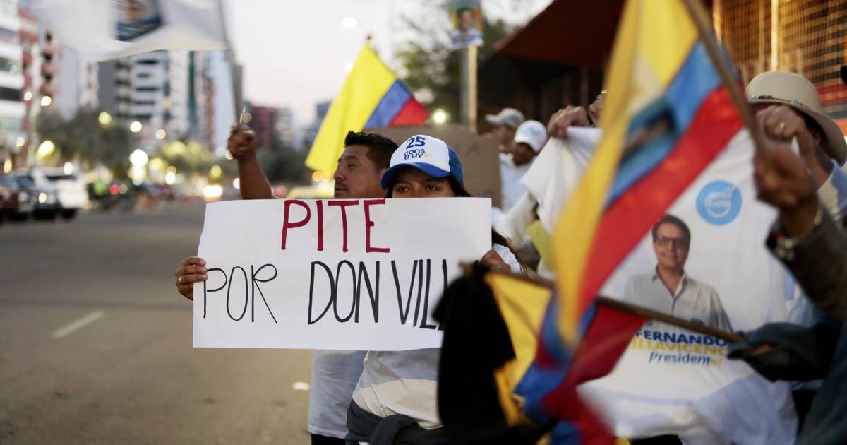 Two Suspects Kill Ecuadorean Presidential Candidate |  outside