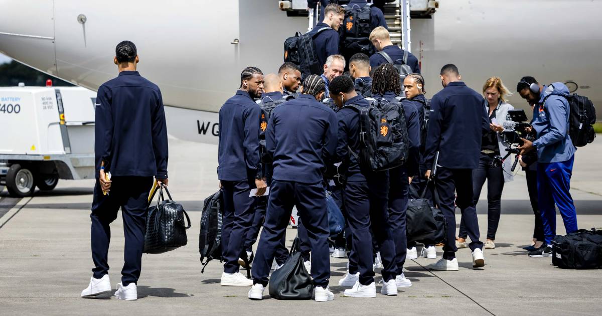 Botte pech voor Oranje: trein valt uit door aanrijding met beest, alsnog per vliegtuig naar Dortmund.