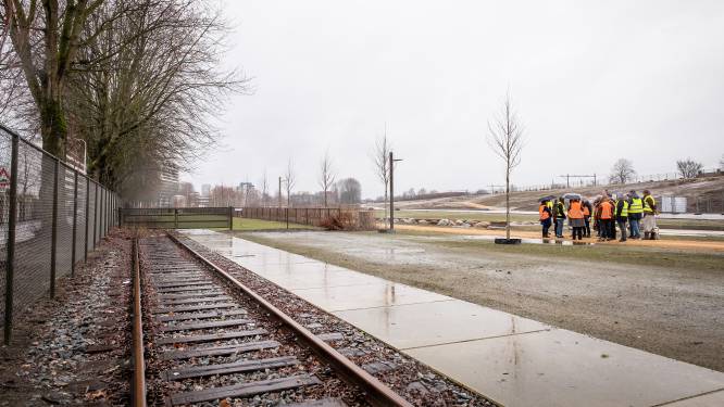 Na jaren zwerven is Stadscamping klaar voor thuishaven, hoopt er twee spoorwegwagons op de rails te zetten