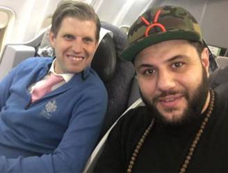 Moslimkomiek belandt naast zoon van Trump op vliegtuig: "Een geschenk van Allah"
