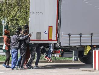 Nederlandse transportbond heeft erg opvallend advies voor truckers: "Stop niet in België"