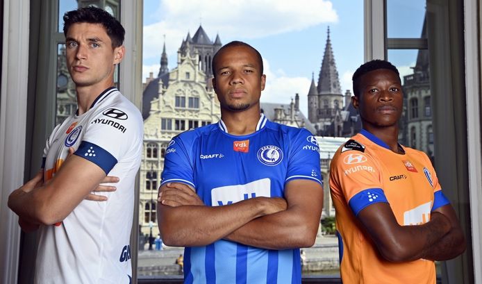 En Daar Zijn Ze Dan De Nieuwe Voetbalshirts Van Kaa Gent Gent Hln Be