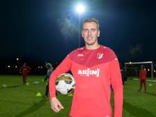 Rood-Wit-icoon tijdelijk terug van voetbalpensioen: ‘Hopelijk kan ik de jonge groep wat meegeven’