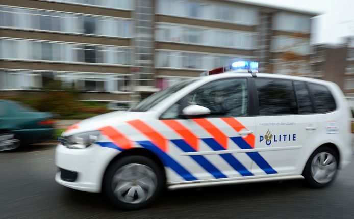 Door de gevaarlijke capriolen en hoge snelheid van de vluchtauto staakte de politie een achtervolging die duurde van Deurningen tot Oldenzaal.