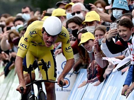 Van der Poel verbaast vriend en vijand en behoudt gele trui, Pogacar haalt uit