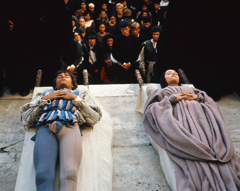De Britse acteurs Leonard Whiting, als Romeo, en Olivia Hussey als Juliet, in 'Romeo And Juliet', geregisseerd door Franco Zeffirelli, uit 1968.  Beeld Getty Images