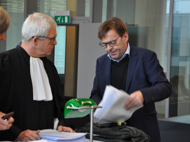 Wim Delvoye scheldt in rechtbank: "Ik ben hier als enige niet corrupt"