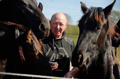 Martin Vrieze uit Noordijk: extra druk met rondbrengen van handdoekjes en zeep