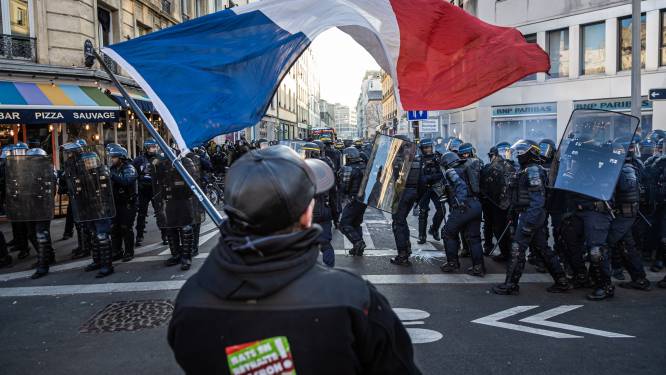Demonstrant raakt teelbal kwijt na optreden Franse politie