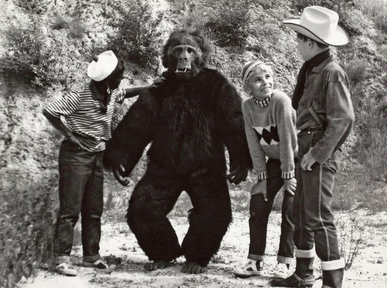 Filmbeeld uit 'Sjors en Sjimmie en de gorilla'. Beeld EYE Film Instituut Nederland
