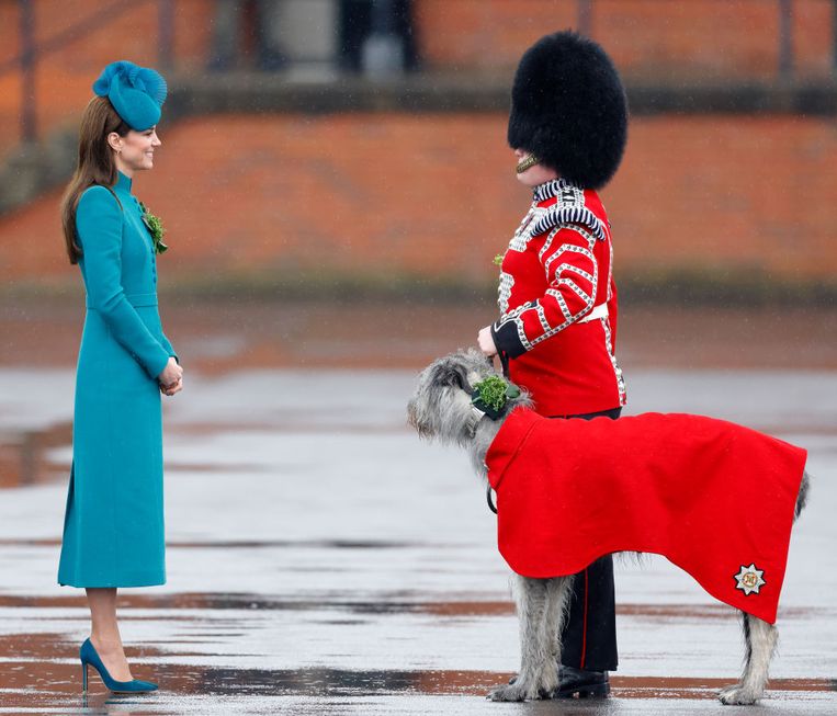 Kate Middleton straalt in turquoise tijdens St Patrick’s Parade Beeld Getty Images