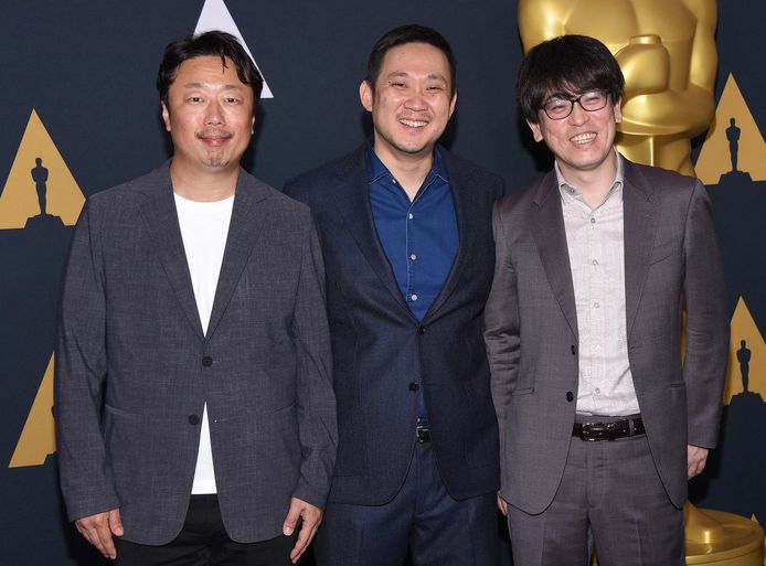 Van links naar rechts: 'Drive My Car'-producer Teruhisa Yamamoto, regisseur Ryusuke Hamaguchi en schrijver Takamasa Oe.