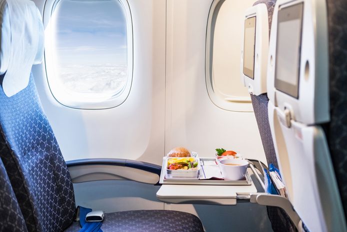 Herdenkings logboek Bekend Waarom eten in het vliegtuig bijna nooit lekker is | Koken & Eten | AD.nl