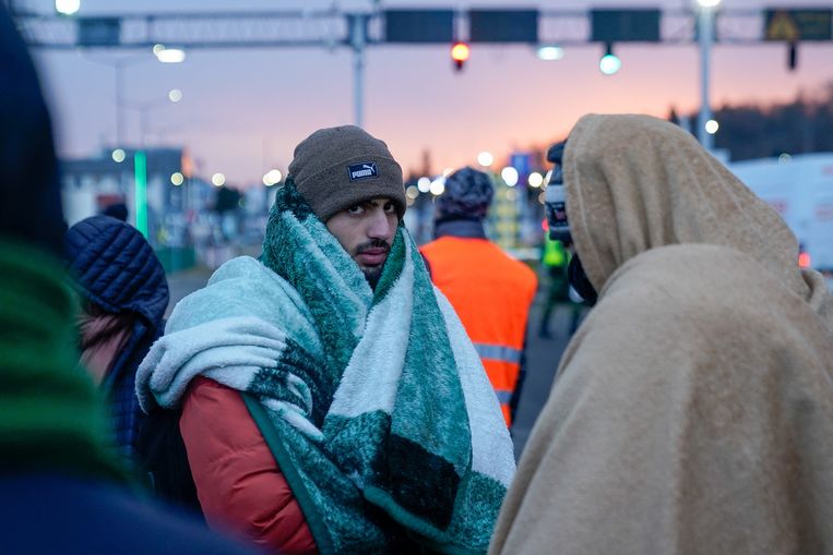 Oekraïnse vluchtelingen komen aan in Polen.  Beeld REUTERS