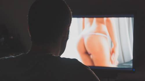 ‘Duidelijk’ verband tussen porno kijken en erectiestoornissen