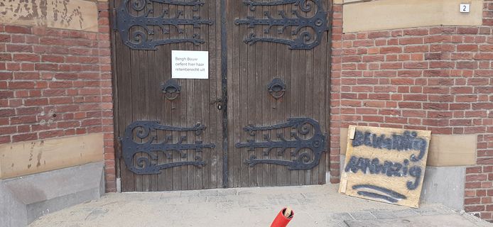 Bergh Bouw heeft van dinsdag tot donderdagmiddag de deur van de Petrus en Paulusappartementen op slot gedaan.