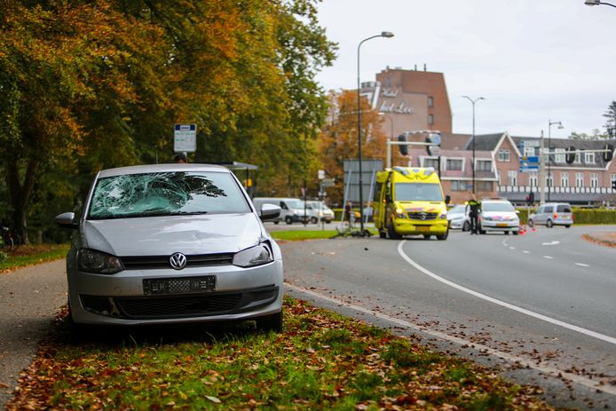Het ongeval gebeurde op de kruising van de Jachtlaan met de Amersfoortseweg in Apeldoorn.