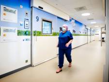 Reinier de Graaf ziekenhuis door Covid-golf gevaarlijk dicht bij ‘code zwart’: Operaties worden uitgesteld