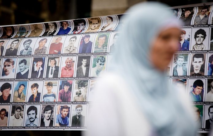 Juli 2018, Den Haag: Foto's van slachtoffers tijdens de 23ste herdenking van de Srebrenica-genocide van 1995.