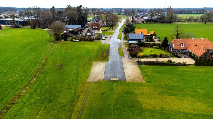 De oude doorgaande weg N348 tussen Raalte en Deventer ligt er in Wesepe verlaten bij. Al meer dan 10 jaar.
