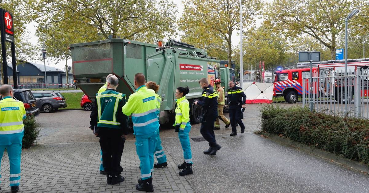 Scooterrijder overleden na botsing met vuilniswagen in Eindhoven.