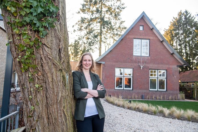 Alice Lucas is supertrots op het huis dat zij in zeven maanden tijd heeft uitgebouwd en gemoderniseerd.