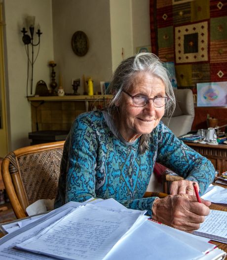 Sloop komt iedere dag dichterbij, maar Liesbeth (83) blijft zo lang mogelijk in haar huisje zitten: ‘Dit straatje vertegenwoordigt Olst’
